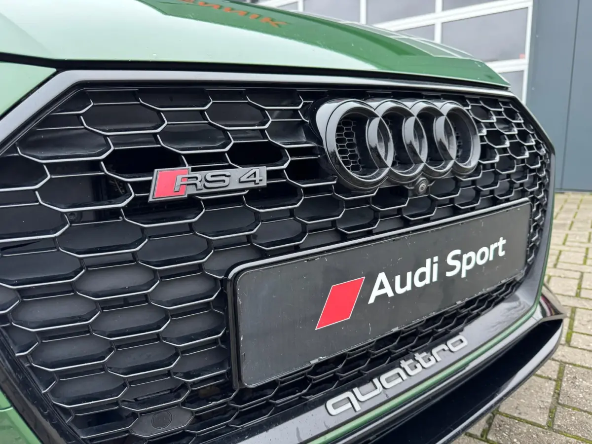 2.9 TFSI RS 4 quattro Exclusive / Pano / 360Cam / Head-Up / Uniek mooie uitvoering !!!.