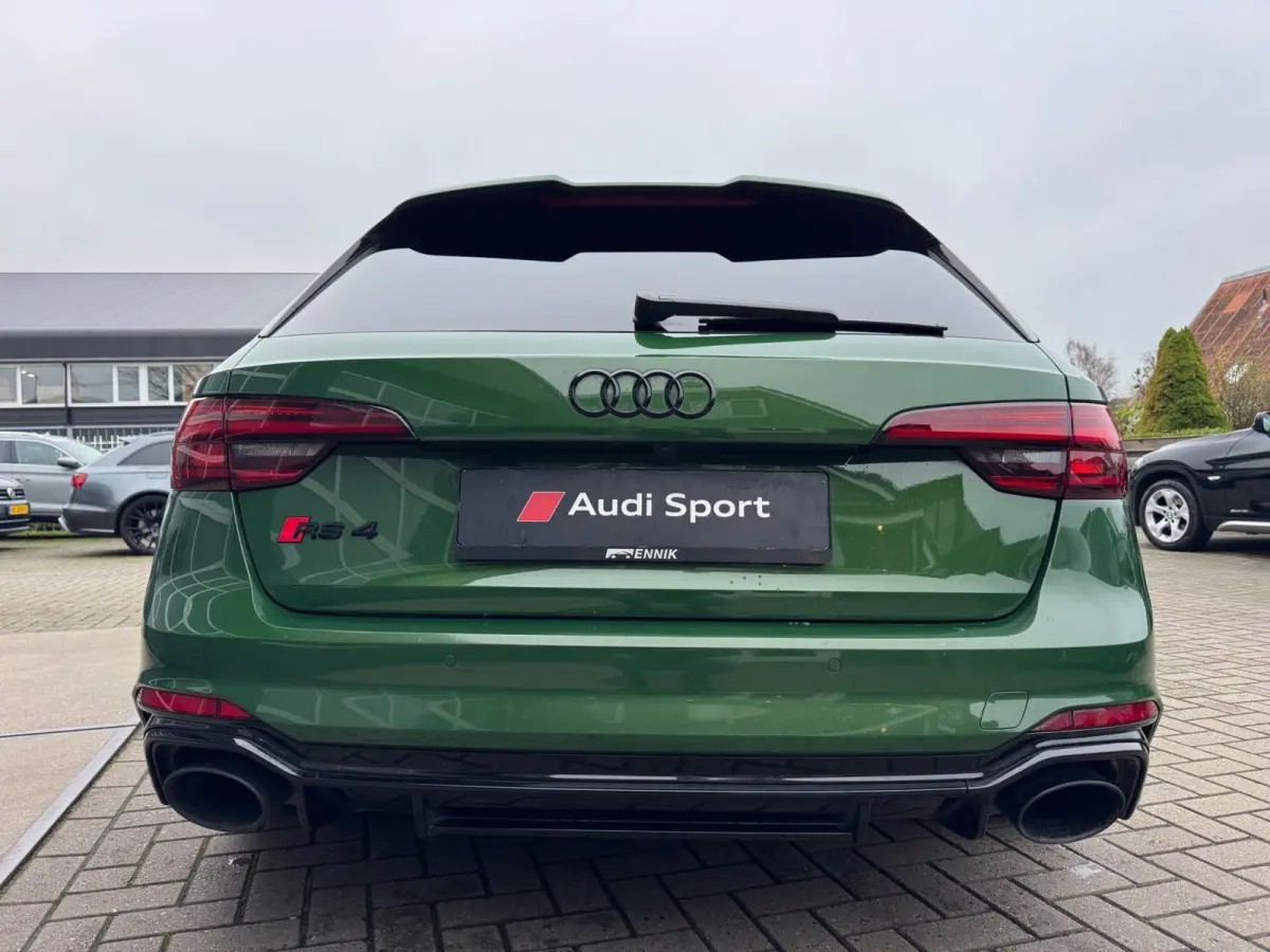 2.9 TFSI RS 4 quattro Exclusive / Pano / 360Cam / Head-Up / Uniek mooie uitvoering !!!.