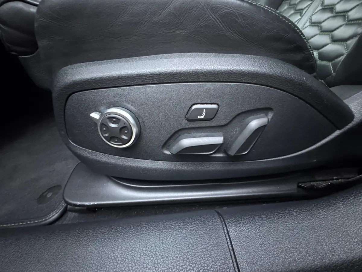 2.9 TFSI RS 4 quattro Exclusive / Pano / 360Cam / Head-Up / Uniek mooie uitvoering !!!.