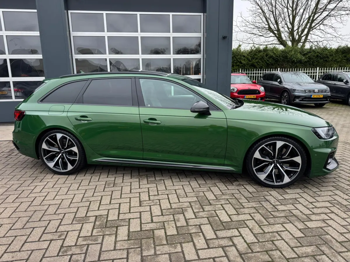 2.9 TFSI RS 4 quattro Exclusive / Pano / 360Cam / Head-Up / Uniek mooie uitvoering !!!.