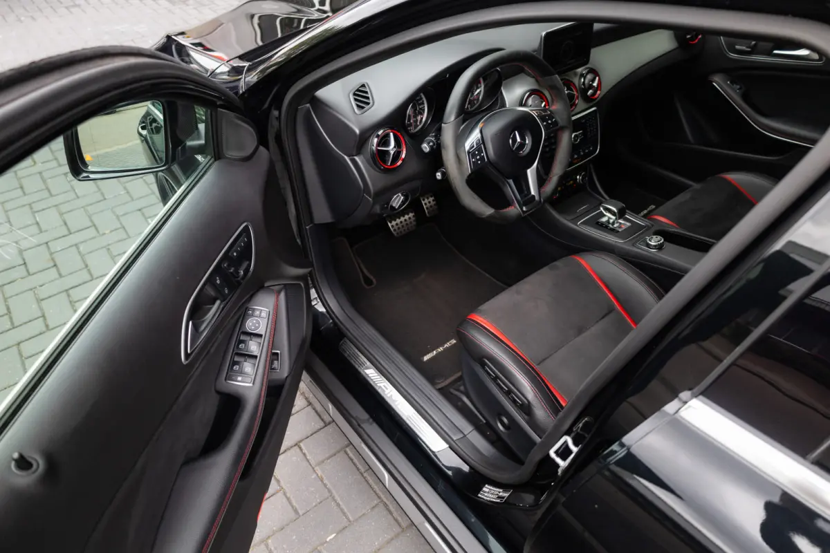 45 AMG 361 pk 4MATIC AMG-Sportpakket / Xenon/ Schaal-Stoelen/ Stoel.Verw/ Park.Sens/ Climate/ Cruise-Controle/ 19'' LMV