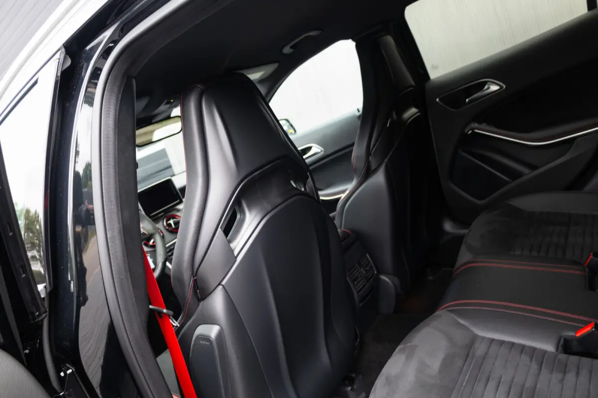 45 AMG 361 pk 4MATIC AMG-Sportpakket / Xenon/ Schaal-Stoelen/ Stoel.Verw/ Park.Sens/ Climate/ Cruise-Controle/ 19'' LMV