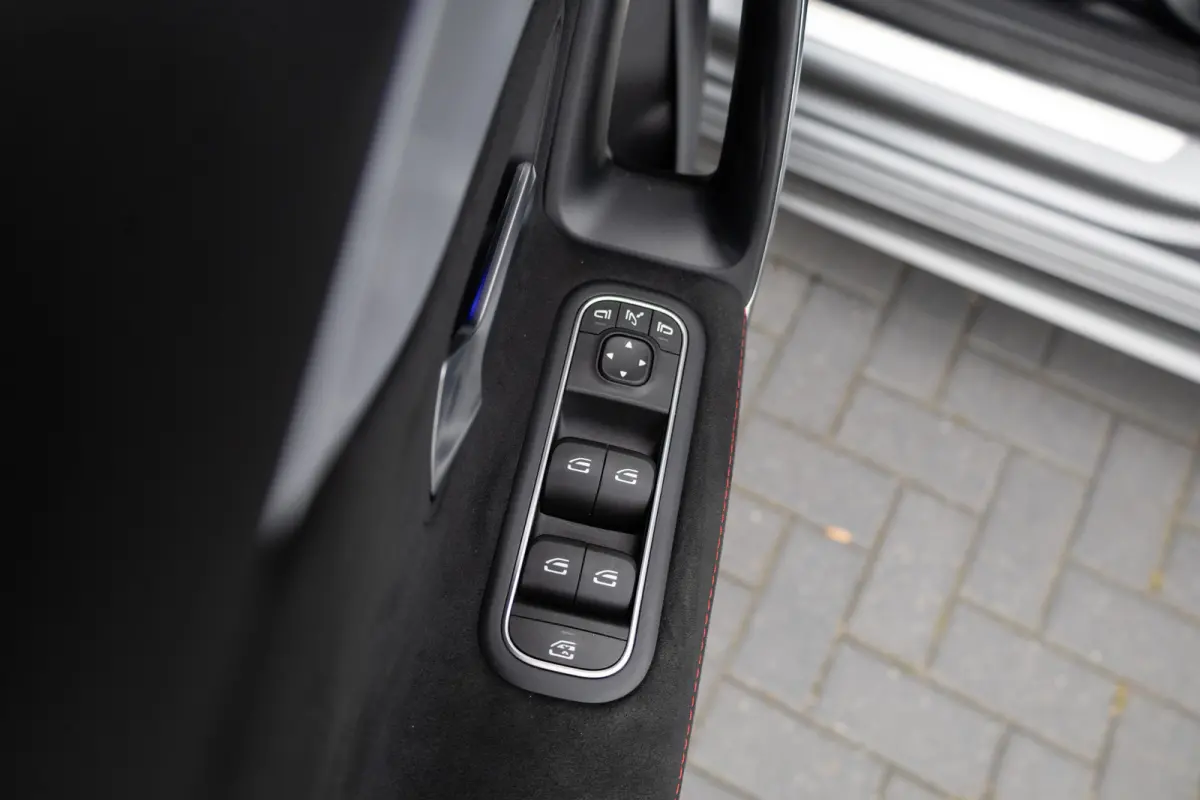 AMG 35 4MATIC 306 pk Premium Plus AMG-Pakket / Mat-Grijs/ Pano-Dak/ Camera/ Keyless/ Wide-Screen/ Sfeer-Verl/ Sport-Stoelen/ Stoel.Verw/ 19'' LMV