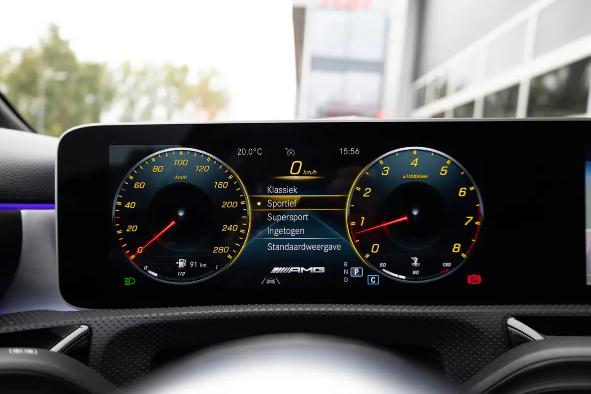 AMG 35 4MATIC 306 pk Premium Plus AMG-Pakket / Mat-Grijs/ Pano-Dak/ Camera/ Keyless/ Wide-Screen/ Sfeer-Verl/ Sport-Stoelen/ Stoel.Verw/ 19'' LMV