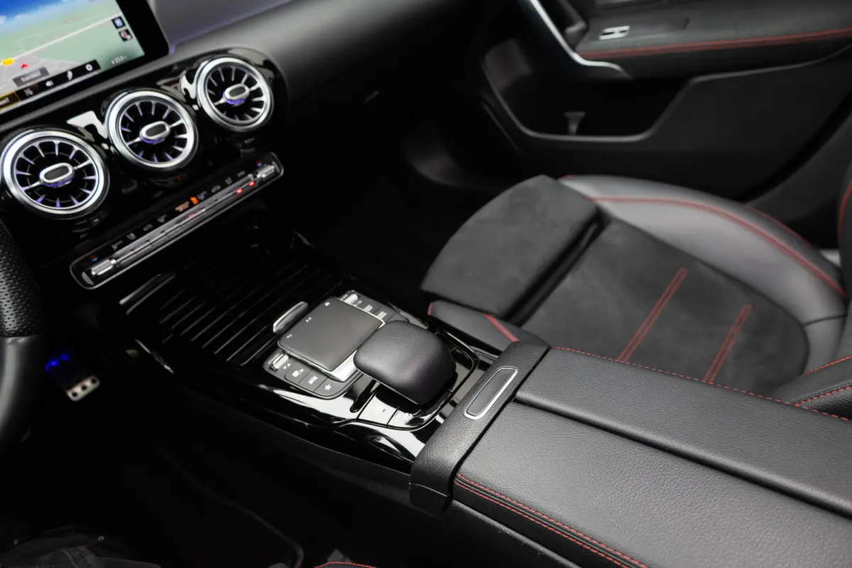 AMG 35 4MATIC 306 pk Premium Plus AMG-Pakket / Mat-Grijs/ Pano-Dak/ Camera/ Keyless/ Wide-Screen/ Sfeer-Verl/ Sport-Stoelen/ Stoel.Verw/ 19'' LMV