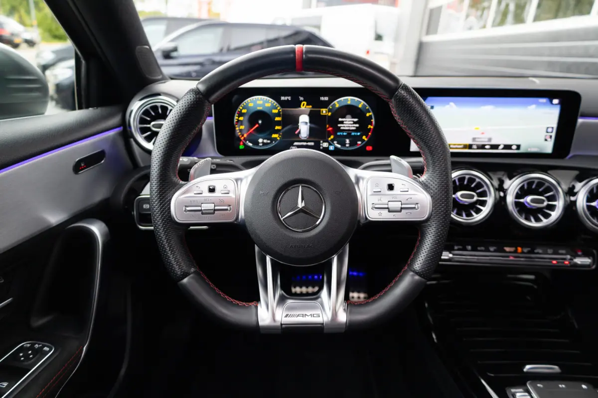 AMG 35 4MATIC 306 pk Premium Plus AMG-Pakket / Mat-Grijs/ Pano-Dak/ Camera/ Keyless/ Wide-Screen/ Sfeer-Verl/ Sport-Stoelen/ Stoel.Verw/ 19'' LMV