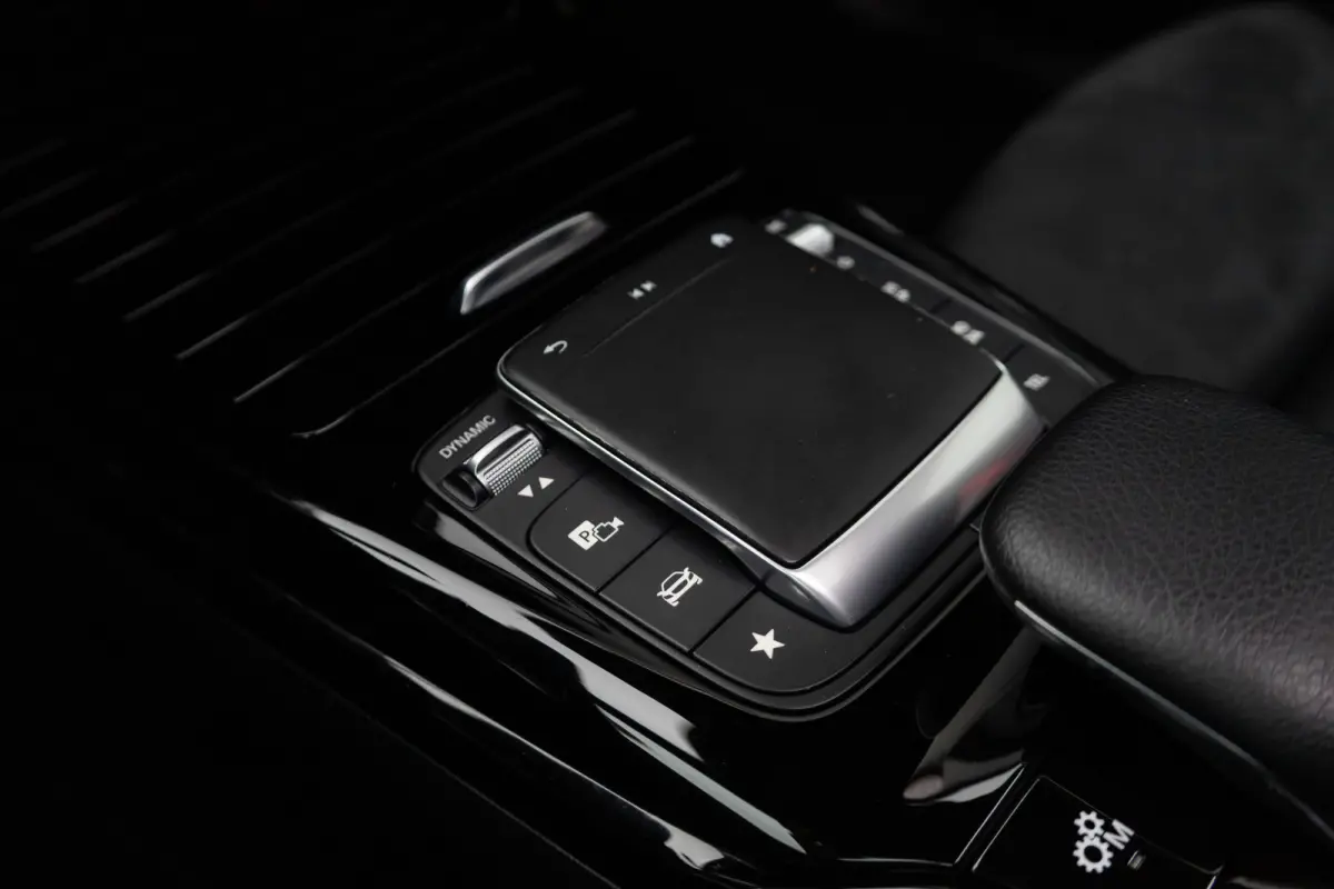 AMG 35 4MATIC 306 pk Premium Plus AMG-Pakket / Mat-Grijs/ Pano-Dak/ Camera/ Keyless/ Wide-Screen/ Sfeer-Verl/ Sport-Stoelen/ Stoel.Verw/ 19'' LMV
