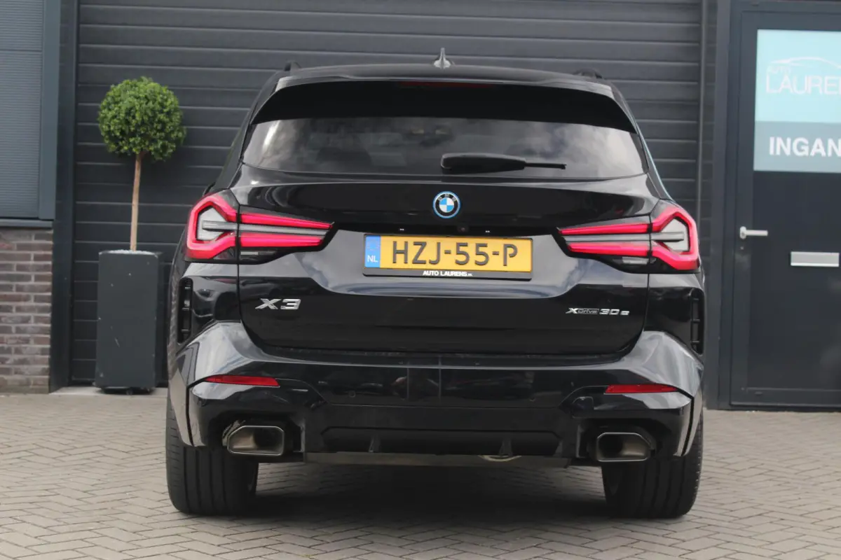 xDrive30e M Sport | SOH 99% | Pano | Trekhaak | Camera | High Executive