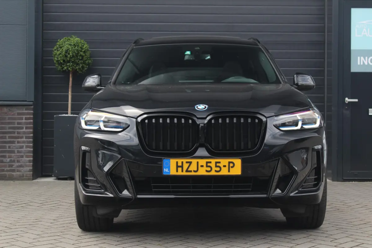 xDrive30e M Sport | SOH 99% | Pano | Trekhaak | Camera | High Executive