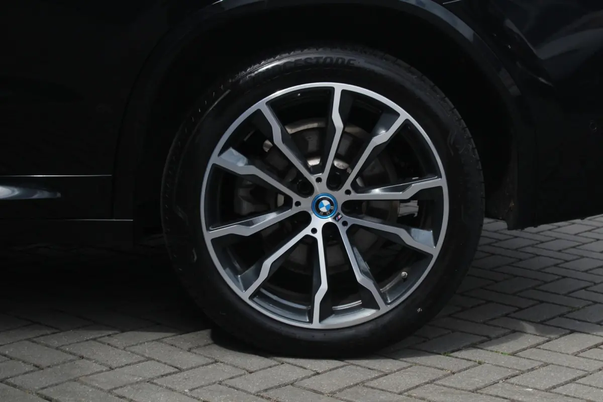 xDrive30e M Sport | SOH 99% | Pano | Trekhaak | Camera | High Executive