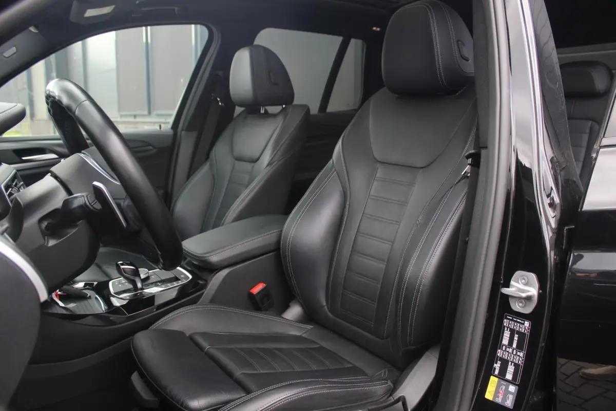 xDrive30e M Sport | SOH 99% | Pano | Trekhaak | Camera | High Executive