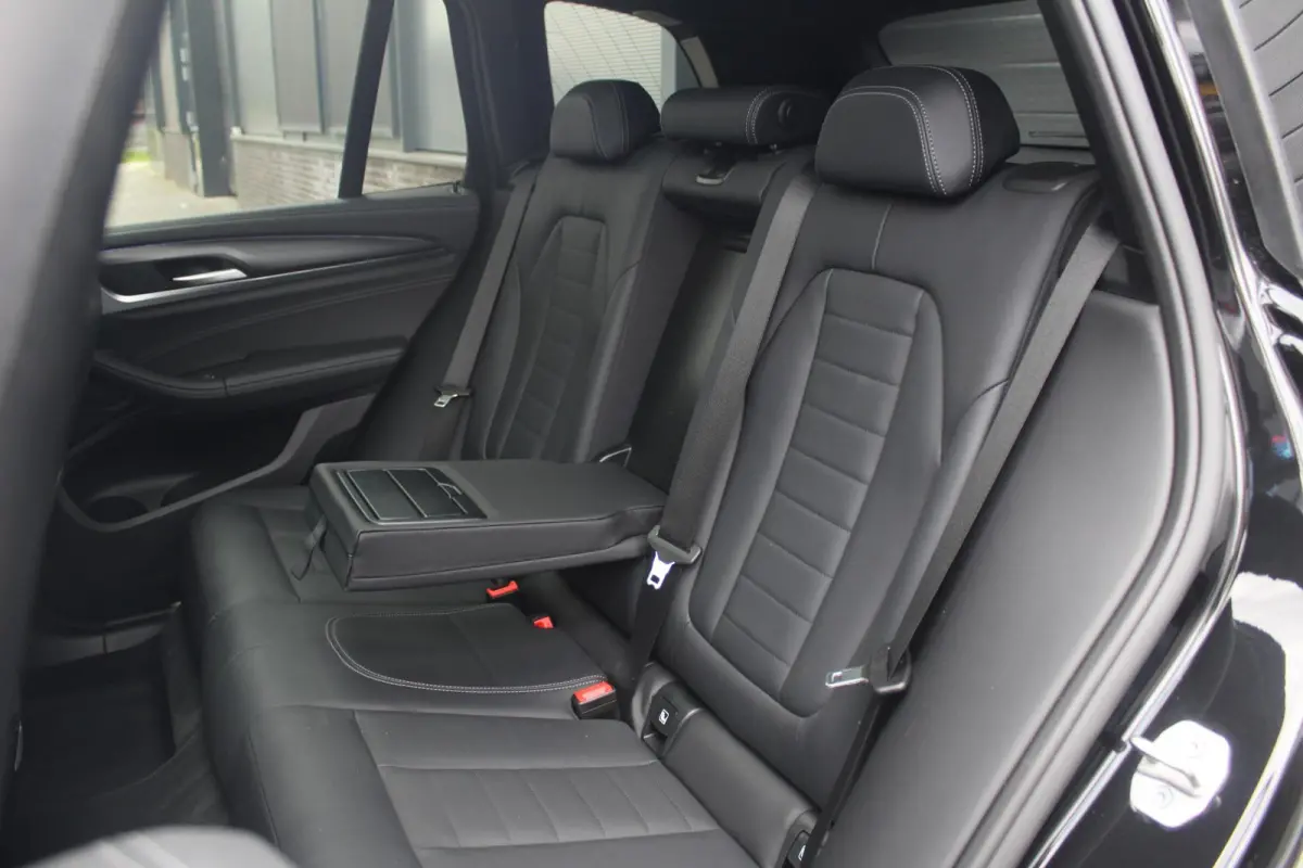 xDrive30e M Sport | SOH 99% | Pano | Trekhaak | Camera | High Executive