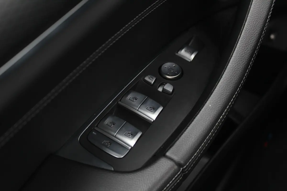 xDrive30e M Sport | SOH 99% | Pano | Trekhaak | Camera | High Executive