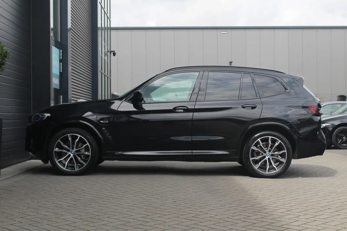 xDrive30e M Sport | SOH 99% | Pano | Trekhaak | Camera | High Executive