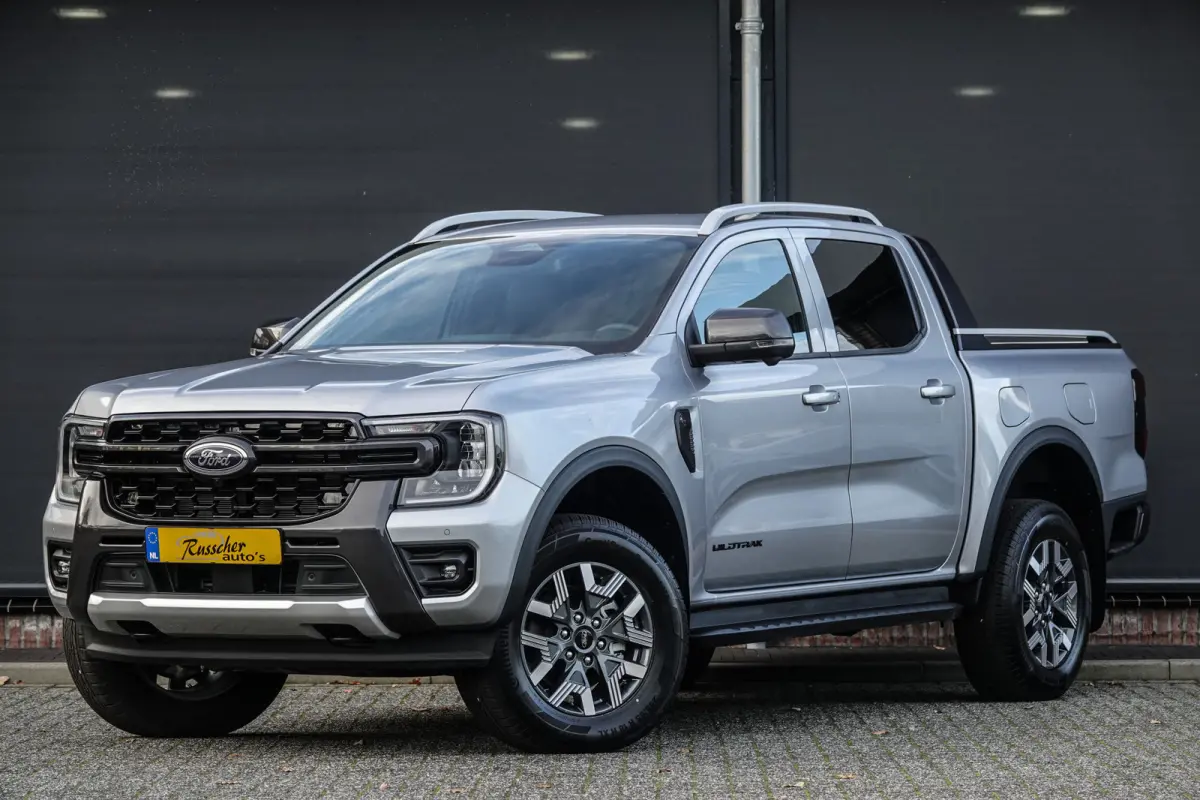 Wildtrak (Incl. BPM) 2.3PHEV 280Pk Aut. | Plug In Hybride | Double Cab | 5-Persoons | 3.500Kg trekgewicht | Trekhaak | Elek. Rollertop | 18'' | Iconic Silver