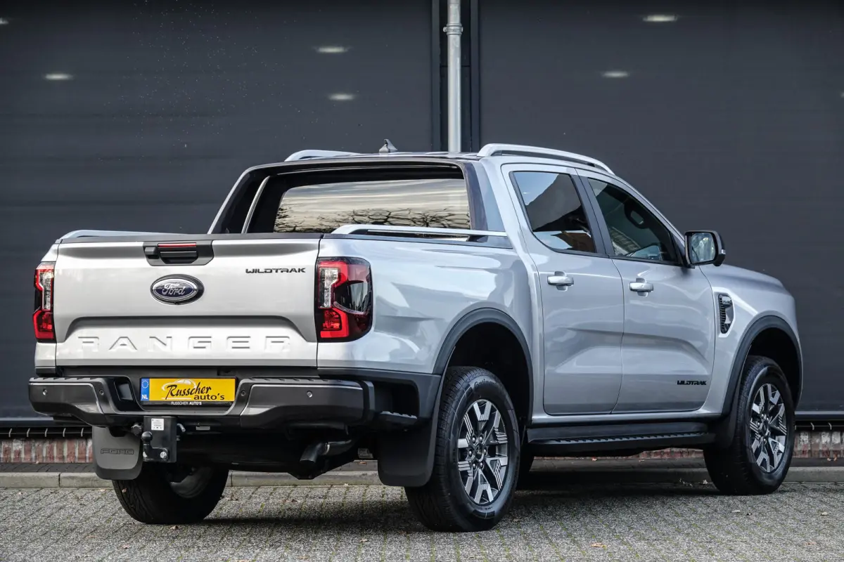 Wildtrak (Incl. BPM) 2.3PHEV 280Pk Aut. | Plug In Hybride | Double Cab | 5-Persoons | 3.500Kg trekgewicht | Trekhaak | Elek. Rollertop | 18'' | Iconic Silver