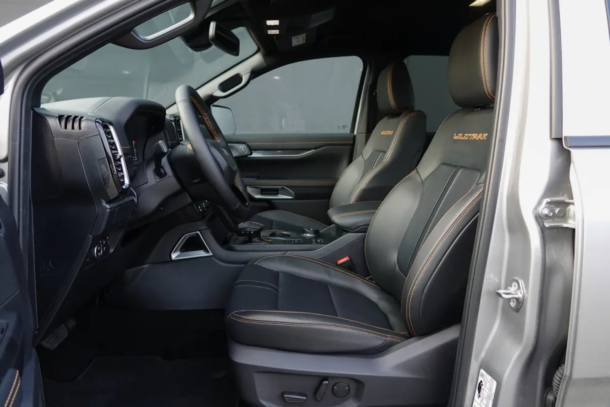 Wildtrak (Incl. BPM) 2.3PHEV 280Pk Aut. | Plug In Hybride | Double Cab | 5-Persoons | 3.500Kg trekgewicht | Trekhaak | Elek. Rollertop | 18'' | Iconic Silver