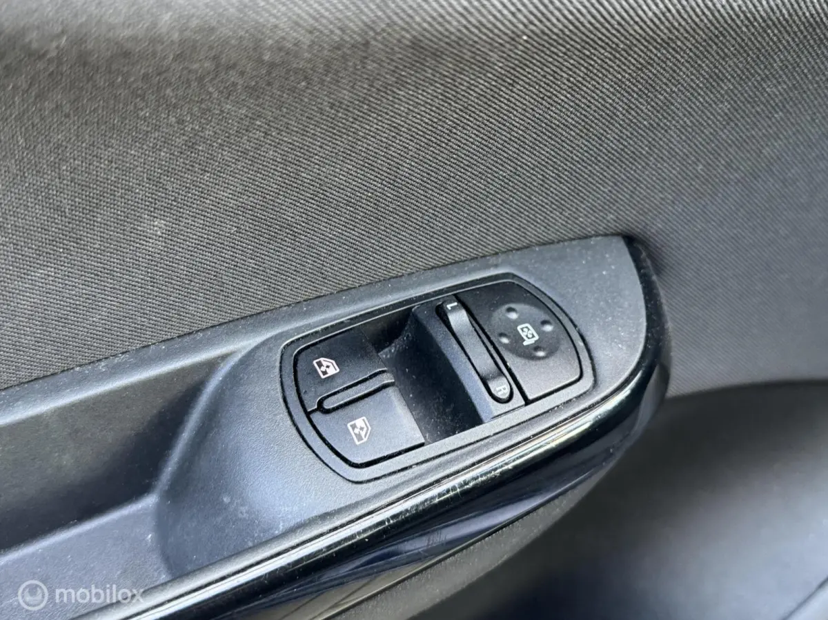 1.0 Turbo Edition 2016, Carplay, A/C, PDC, Cruise