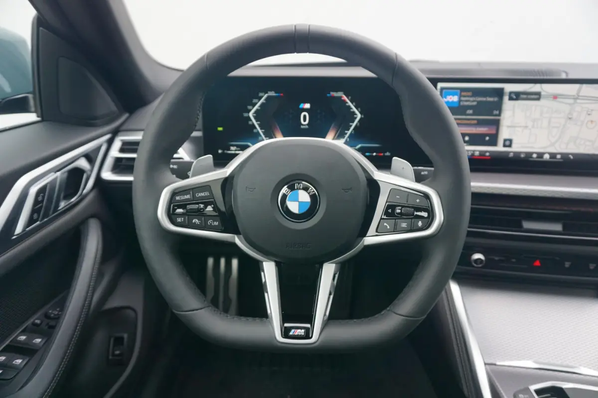 420i | M Sportpakket Pro | Glazen schuif-/kanteldak | Stuur- en stoelverwarming | Active Cruise Control | Head-Up Display | HiFi System | 19" M Y-Spaak |