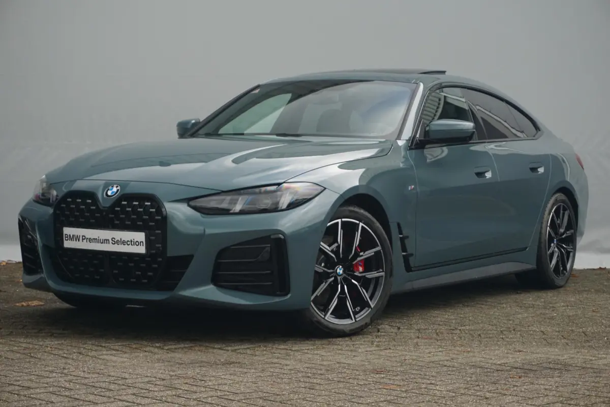 420i | M Sportpakket Pro | Glazen schuif-/kanteldak | Stuur- en stoelverwarming | Active Cruise Control | Head-Up Display | HiFi System | 19" M Y-Spaak |