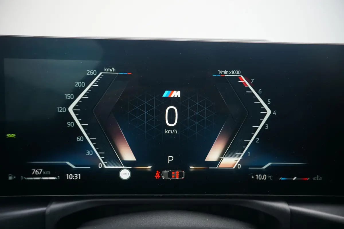 420i | M Sportpakket Pro | Glazen schuif-/kanteldak | Stuur- en stoelverwarming | Active Cruise Control | Head-Up Display | HiFi System | 19" M Y-Spaak |