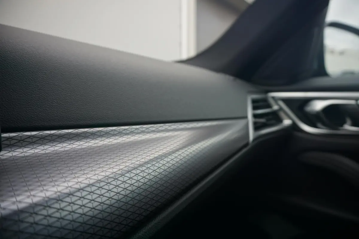 420i | M Sportpakket Pro | Glazen schuif-/kanteldak | Stuur- en stoelverwarming | Active Cruise Control | Head-Up Display | HiFi System | 19" M Y-Spaak |