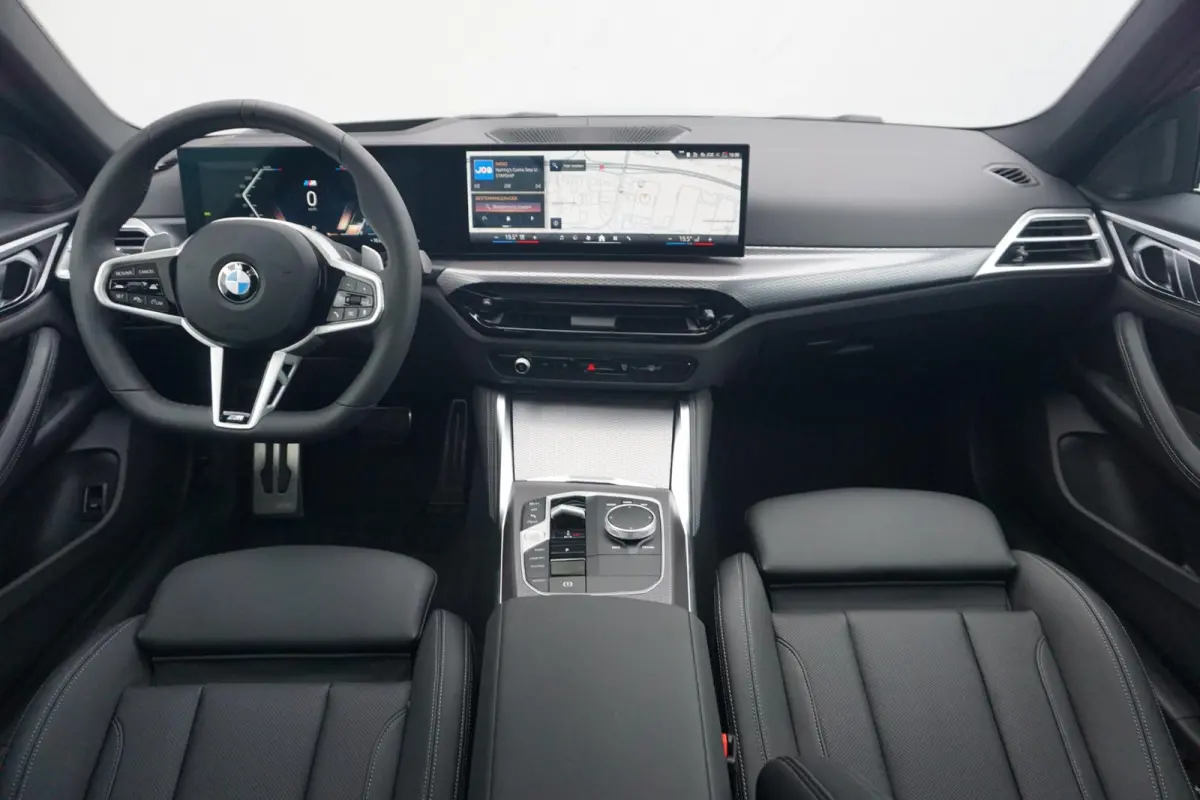 420i | M Sportpakket Pro | Glazen schuif-/kanteldak | Stuur- en stoelverwarming | Active Cruise Control | Head-Up Display | HiFi System | 19" M Y-Spaak |