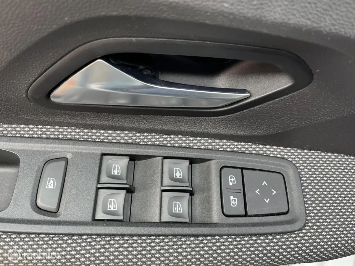 Stepway 1.0 TCe 100 Bi-Fuel Essential
