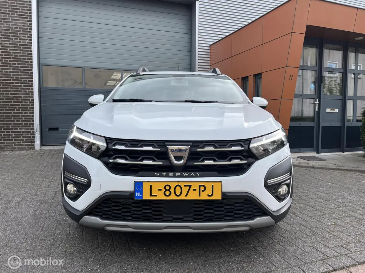 Stepway 1.0 TCe 100 Bi-Fuel Essential