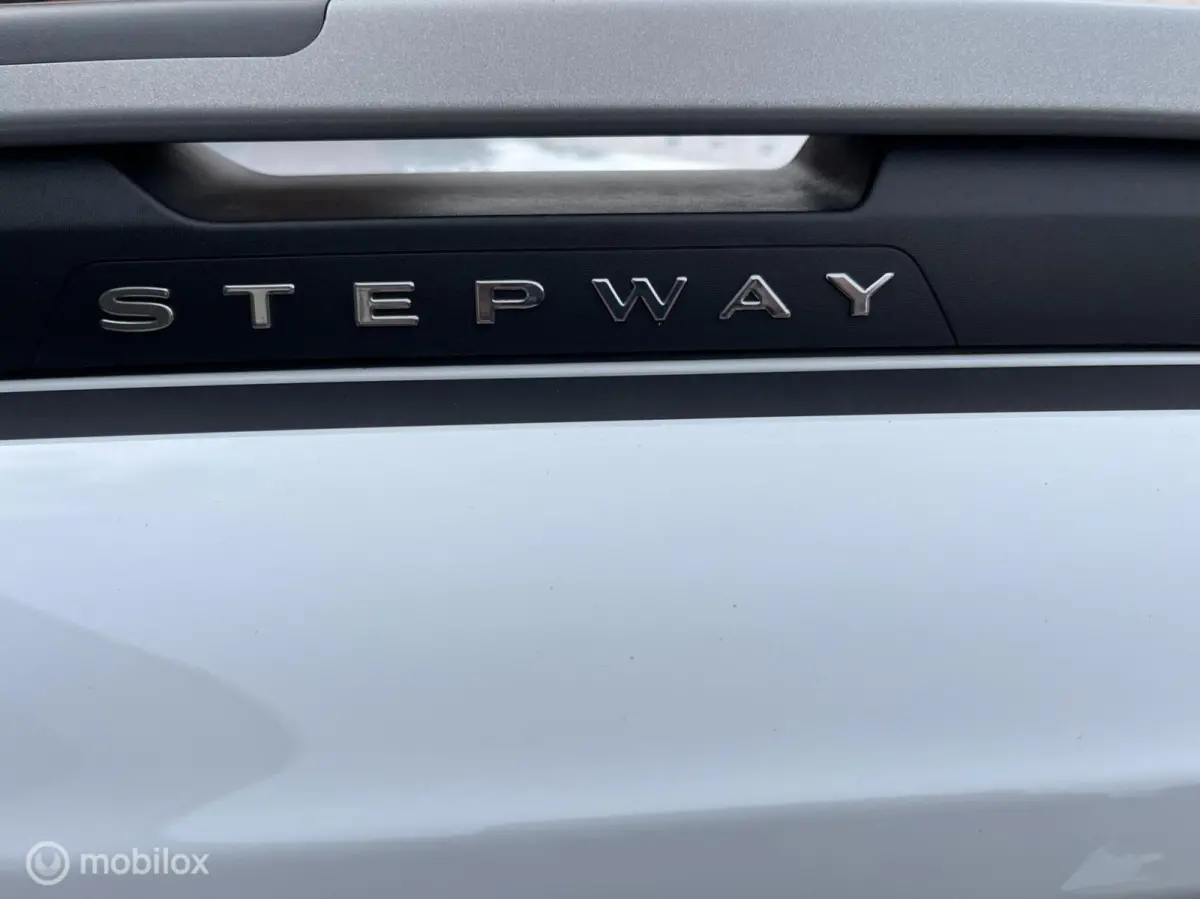 Stepway 1.0 TCe 100 Bi-Fuel Essential