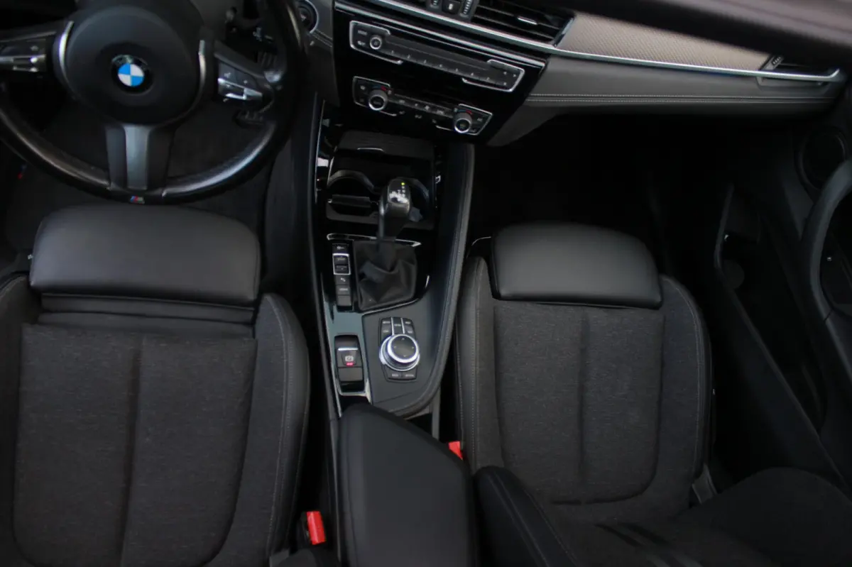 XDrive25e High Executive M-pakket