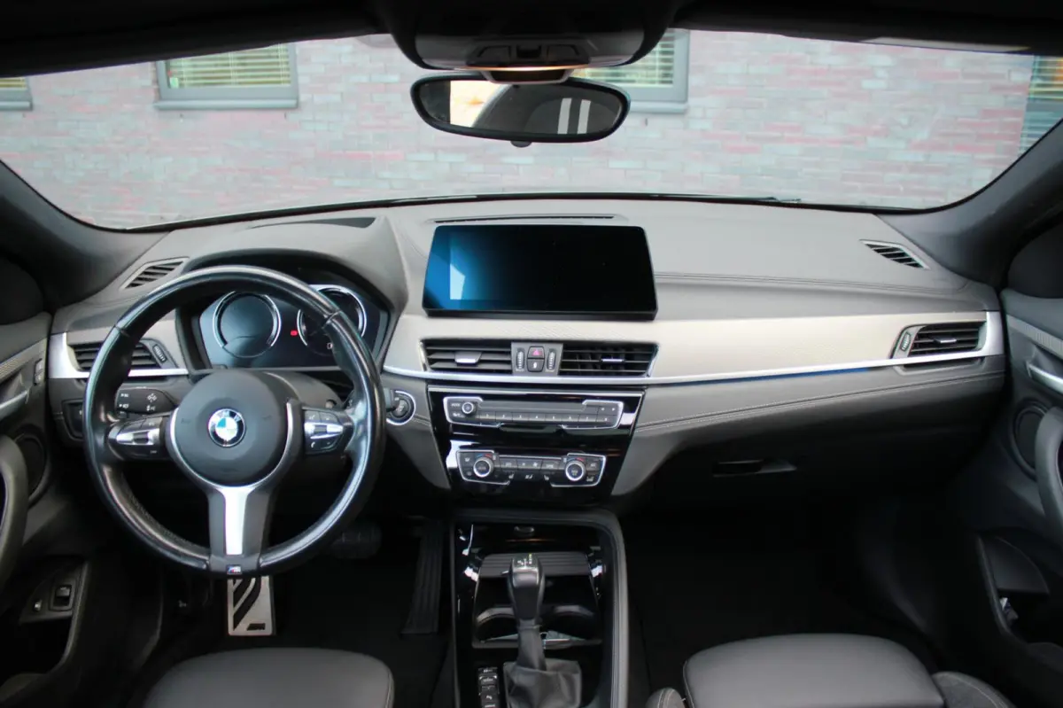 XDrive25e High Executive M-pakket