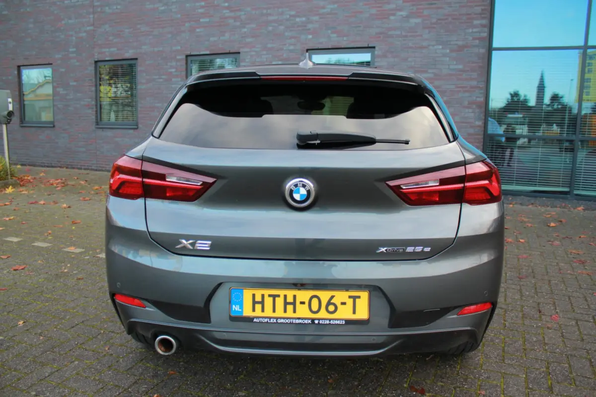 XDrive25e High Executive M-pakket