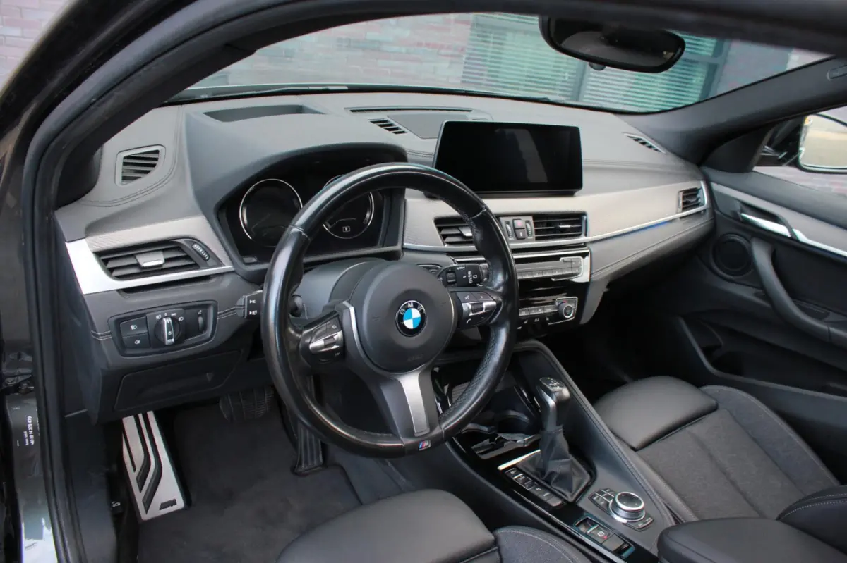 XDrive25e High Executive M-pakket