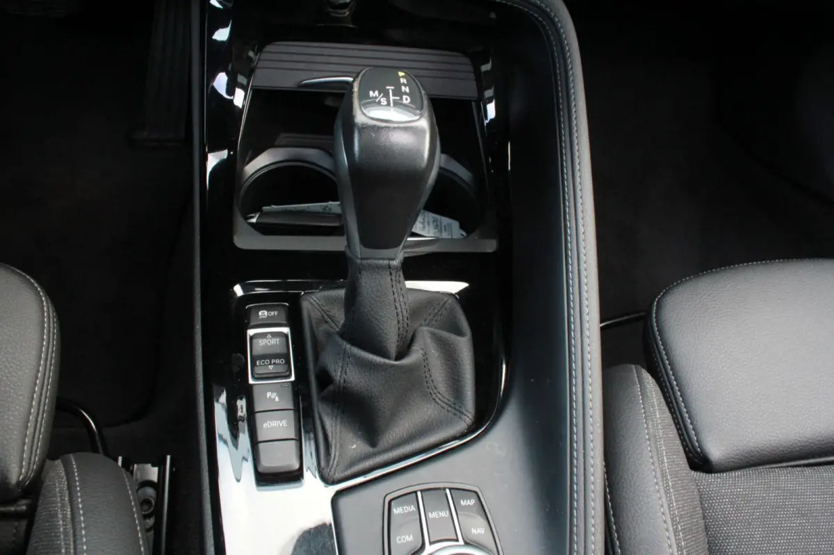 XDrive25e High Executive M-pakket