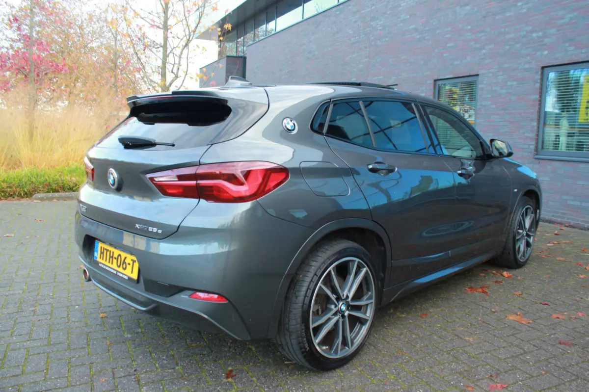 XDrive25e High Executive M-pakket