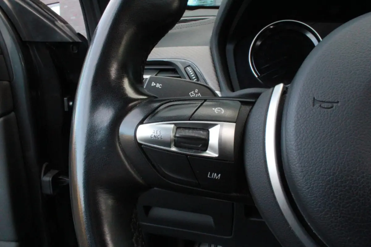 XDrive25e High Executive M-pakket