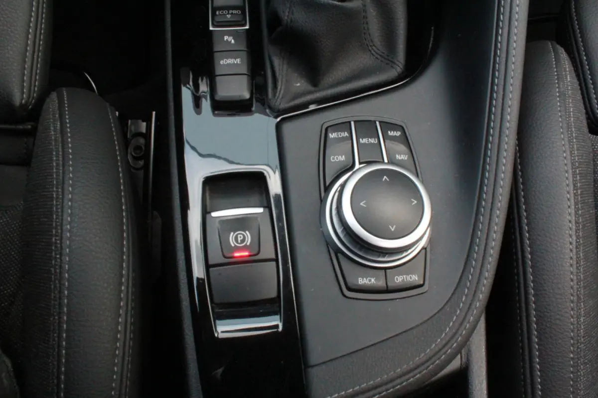 XDrive25e High Executive M-pakket