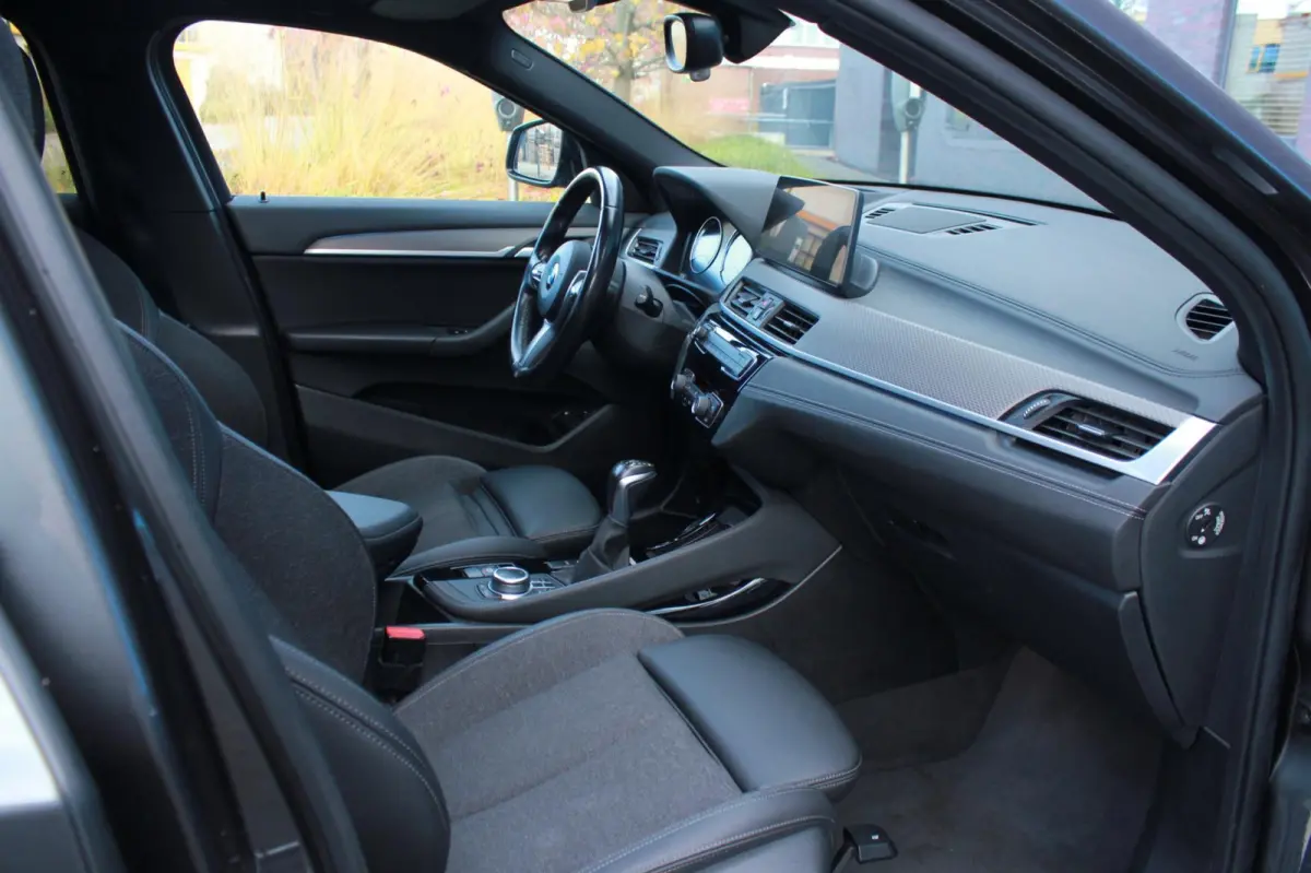 XDrive25e High Executive M-pakket