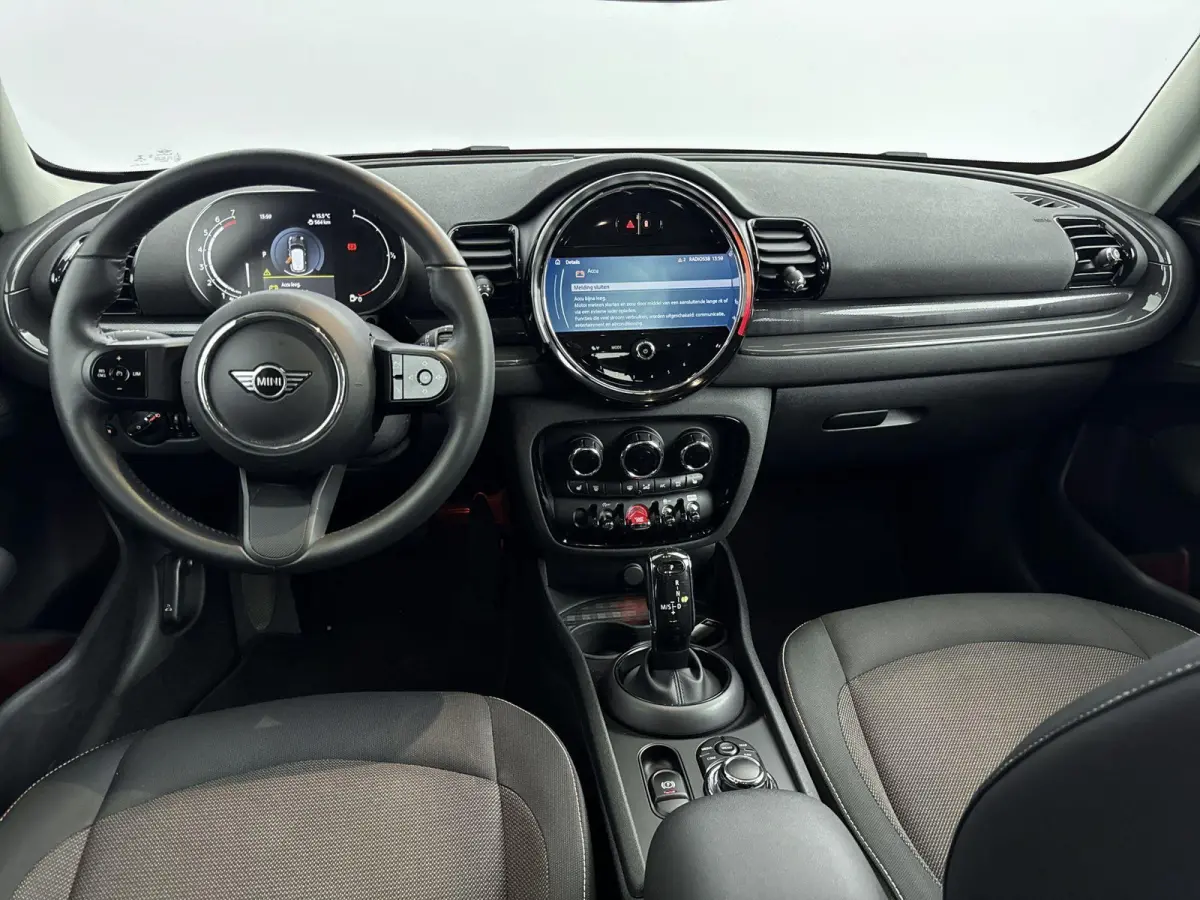1.5 Cooper Business Edition 136PK | Automaat | Achteruitrijcamera | Navigatie | Climate Control | Stoelverwarming | LED Koplampen
