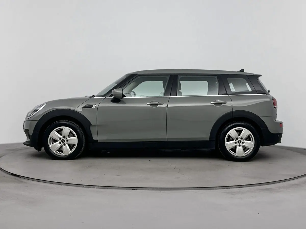 1.5 Cooper Business Edition 136PK | Automaat | Achteruitrijcamera | Navigatie | Climate Control | Stoelverwarming | LED Koplampen