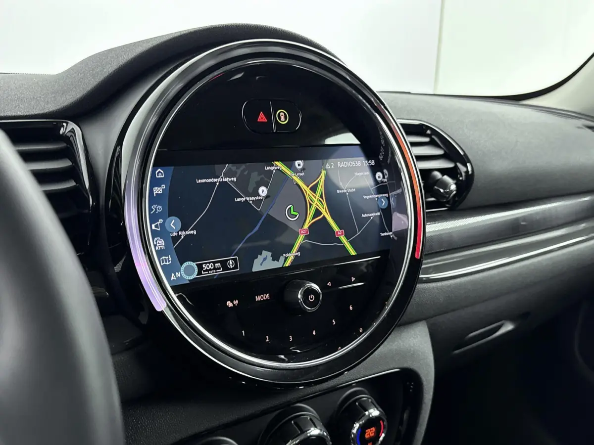 1.5 Cooper Business Edition 136PK | Automaat | Achteruitrijcamera | Navigatie | Climate Control | Stoelverwarming | LED Koplampen