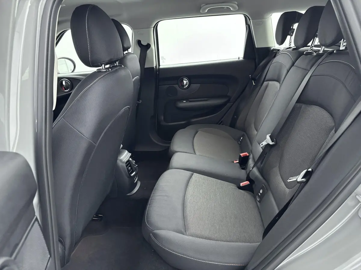 1.5 Cooper Business Edition 136PK | Automaat | Achteruitrijcamera | Navigatie | Climate Control | Stoelverwarming | LED Koplampen