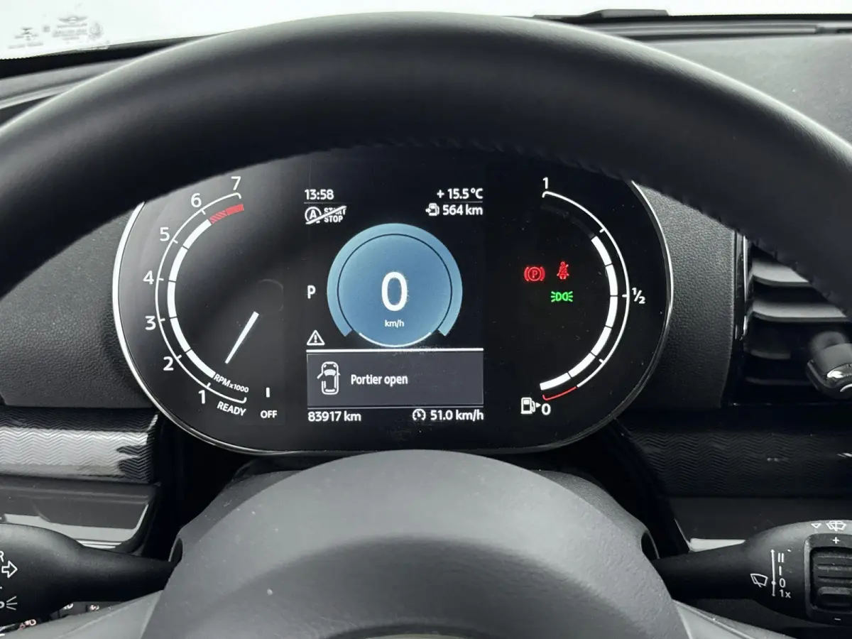 1.5 Cooper Business Edition 136PK | Automaat | Achteruitrijcamera | Navigatie | Climate Control | Stoelverwarming | LED Koplampen