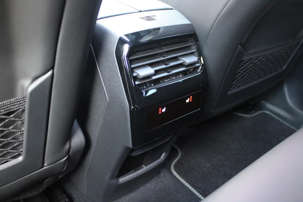 GT 325PK LAUNCH EDITION DUAL MOTOR 73KWH | PANORAMISCH SCHUIF / KANTELDAK | PREMIUM HIFI FOCAL | LEDEREN BEKLEDING NAPPA | ELEKTRISCH VERSTELBARE VOOR STOELEN, MET GEHEUGENFUNCTIE OP BESTUUR