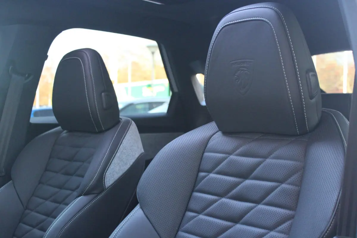 GT 325PK LAUNCH EDITION DUAL MOTOR 73KWH | PANORAMISCH SCHUIF / KANTELDAK | PREMIUM HIFI FOCAL | LEDEREN BEKLEDING NAPPA | ELEKTRISCH VERSTELBARE VOOR STOELEN, MET GEHEUGENFUNCTIE OP BESTUUR