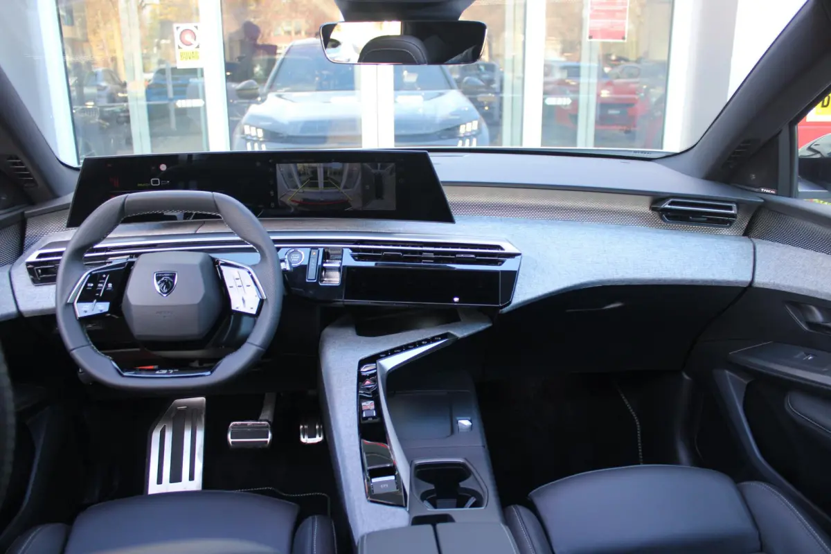 GT 325PK LAUNCH EDITION DUAL MOTOR 73KWH | PANORAMISCH SCHUIF / KANTELDAK | PREMIUM HIFI FOCAL | LEDEREN BEKLEDING NAPPA | ELEKTRISCH VERSTELBARE VOOR STOELEN, MET GEHEUGENFUNCTIE OP BESTUUR