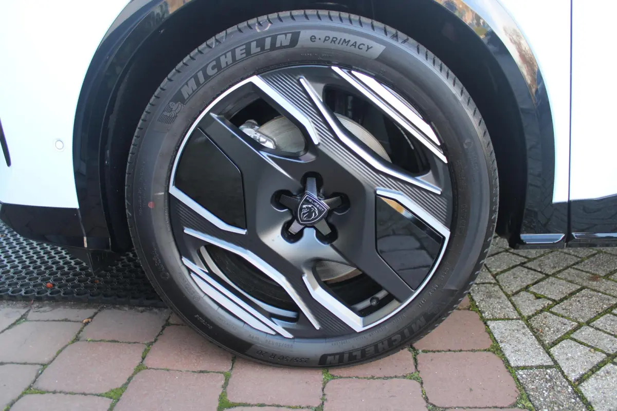 GT 325PK LAUNCH EDITION DUAL MOTOR 73KWH | PANORAMISCH SCHUIF / KANTELDAK | PREMIUM HIFI FOCAL | LEDEREN BEKLEDING NAPPA | ELEKTRISCH VERSTELBARE VOOR STOELEN, MET GEHEUGENFUNCTIE OP BESTUUR