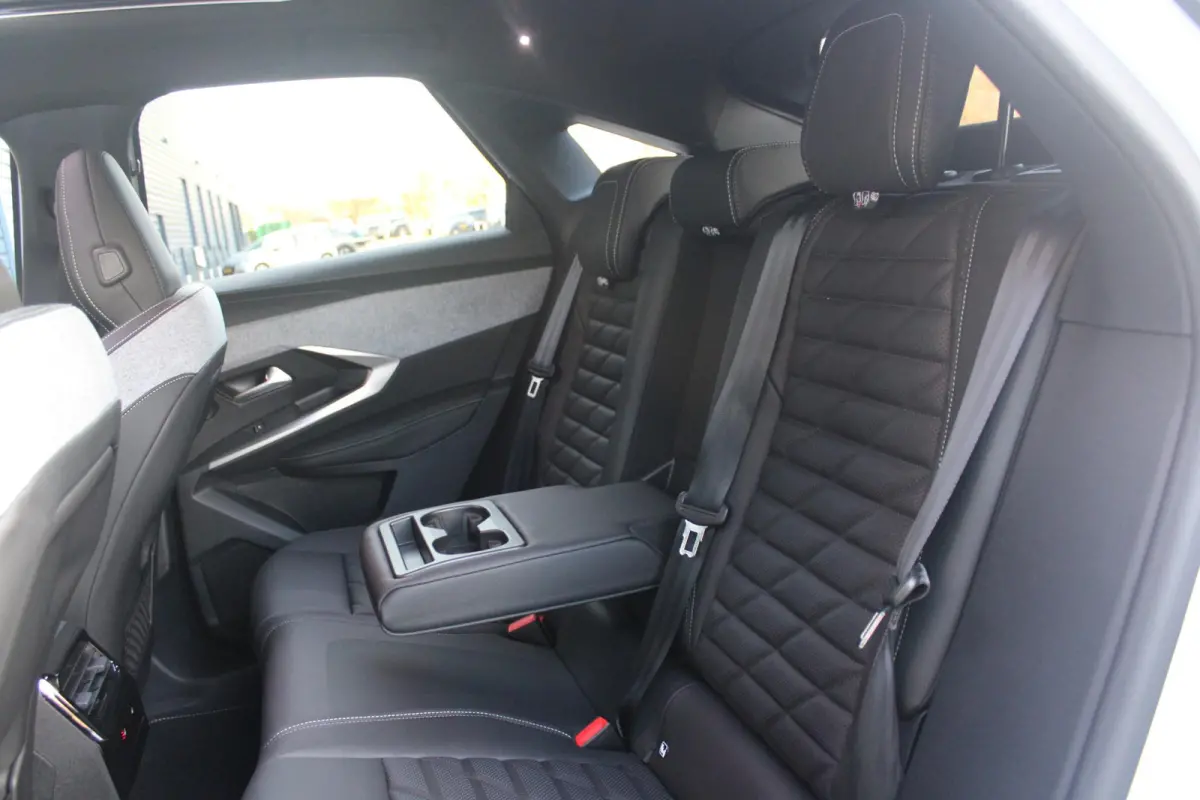 GT 325PK LAUNCH EDITION DUAL MOTOR 73KWH | PANORAMISCH SCHUIF / KANTELDAK | PREMIUM HIFI FOCAL | LEDEREN BEKLEDING NAPPA | ELEKTRISCH VERSTELBARE VOOR STOELEN, MET GEHEUGENFUNCTIE OP BESTUUR