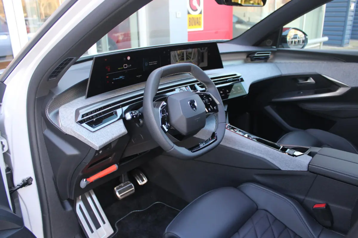 GT 325PK LAUNCH EDITION DUAL MOTOR 73KWH | PANORAMISCH SCHUIF / KANTELDAK | PREMIUM HIFI FOCAL | LEDEREN BEKLEDING NAPPA | ELEKTRISCH VERSTELBARE VOOR STOELEN, MET GEHEUGENFUNCTIE OP BESTUUR